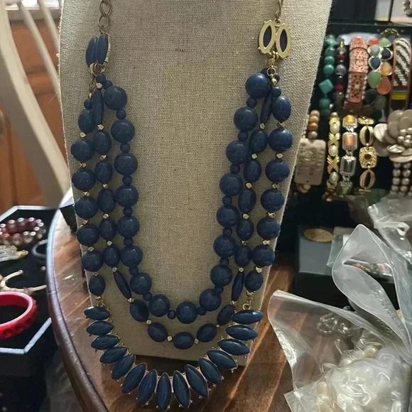 Blue necklace with crown label - Picture 1 of 2